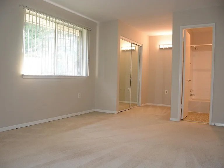 217 Victor Pkwy #F — Photo 8