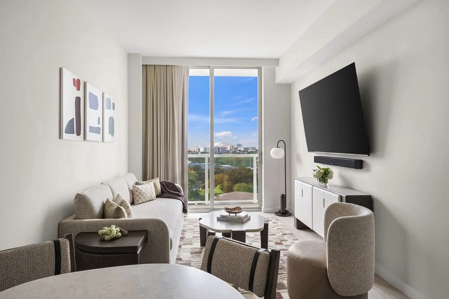 1 bed, 1.0 bath, 592 sqft, $8,739 — Photo 1