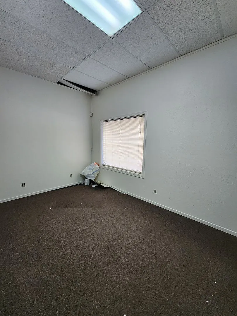 Commercial Office — Photo 3