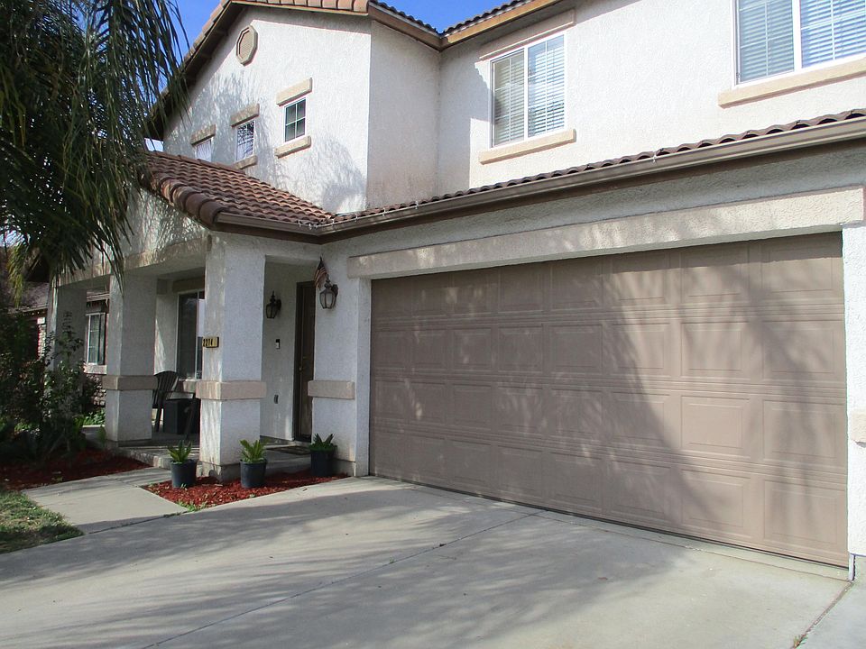 1st image of 2214 E Victor Ave