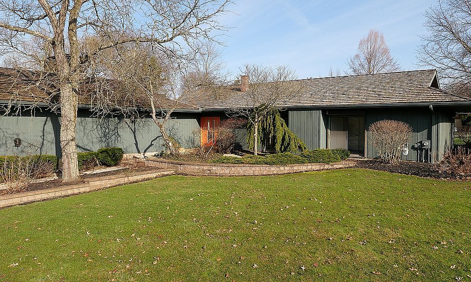1st image of 886 Brandon Cir