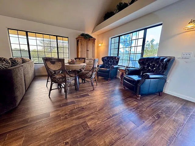 Studio, 900 sqft, $2,600 — Photo 3