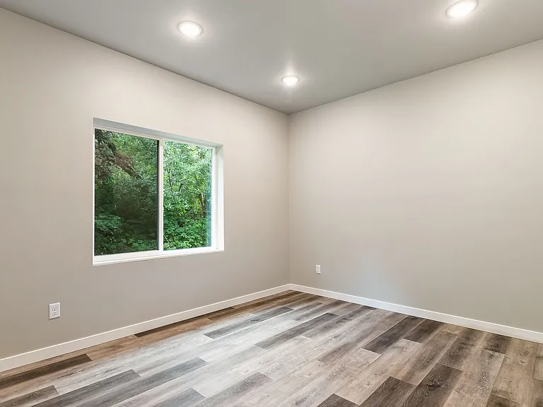 627 E St — Photo 8