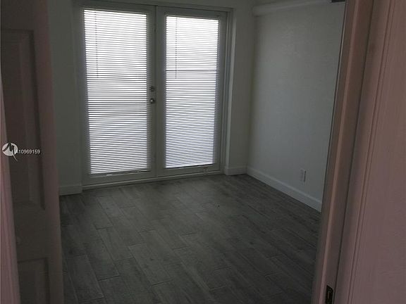 3rd image of 1020 SE 15th St APT 1