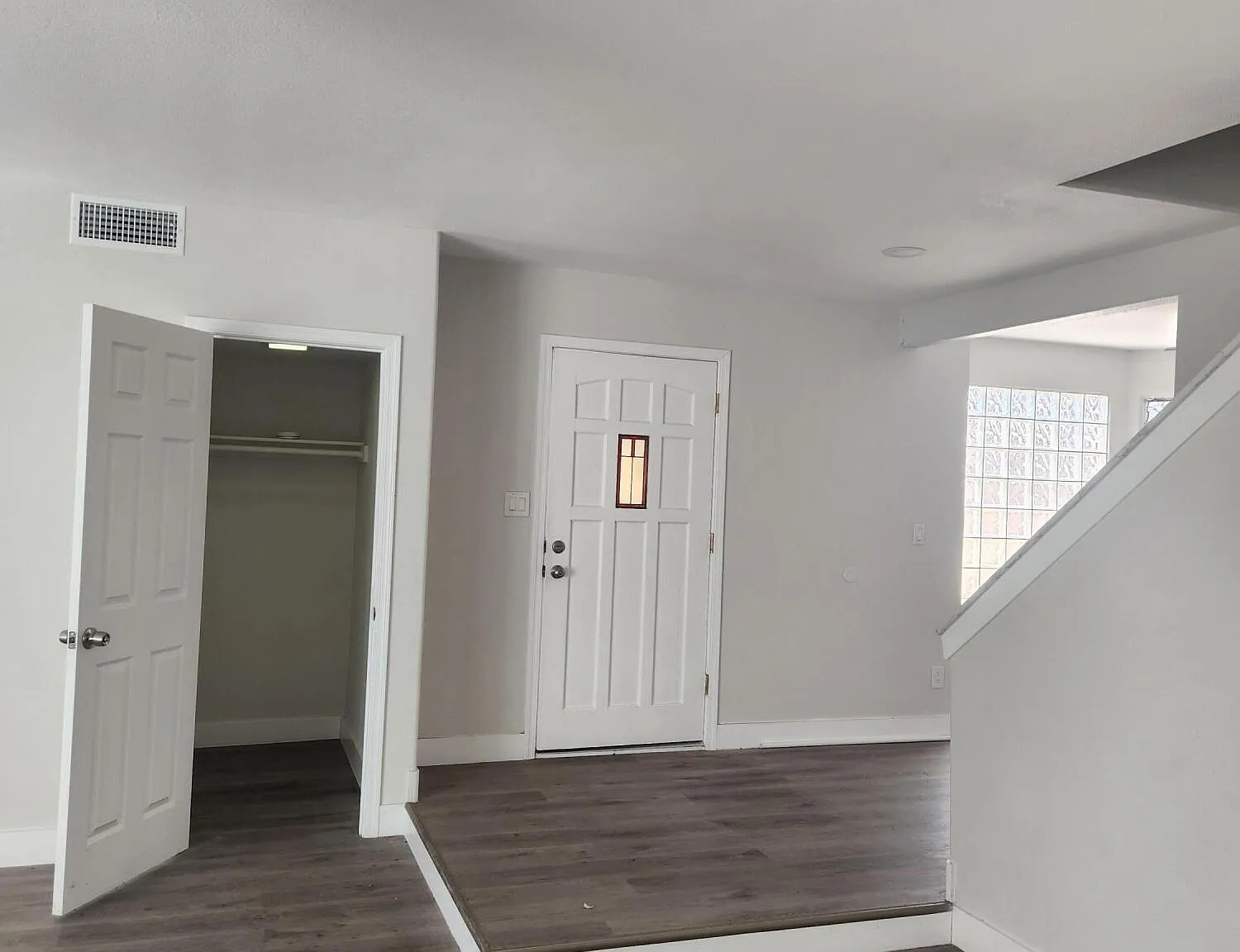 3 bed, 2.5 bath, 2126 sqft, $2,500 — Photo 3