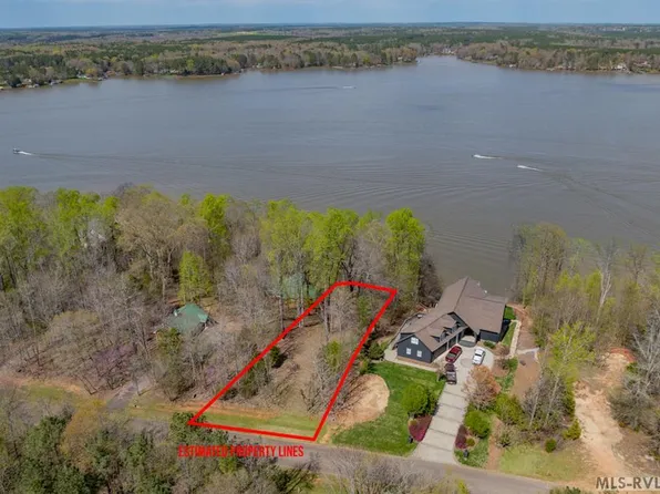 13 Harbor Dr, Macon, NC 27551