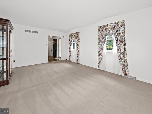 3rd image of 2717 Point Breeze Dr