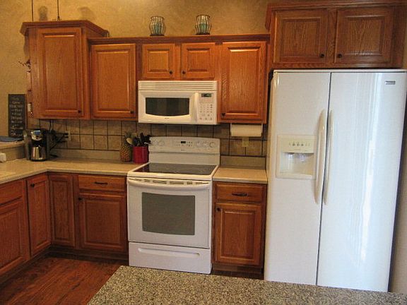 4th image of 4029 Lillie Dr