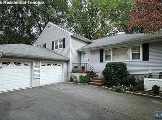 263 Lakeview Ter, Teaneck, NJ 07666