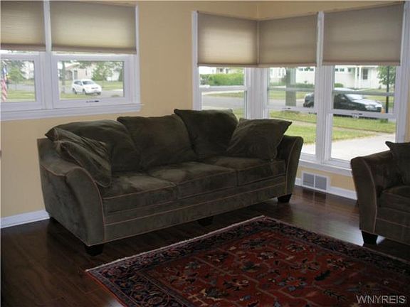 3rd image of 464 Harrison Ave