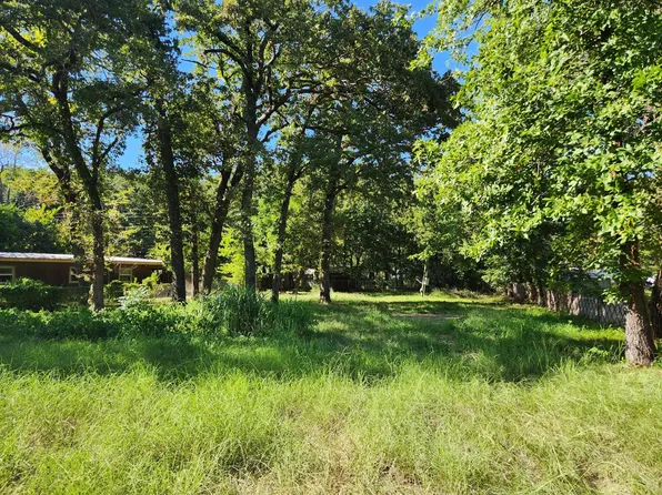 176 Fairhill Ln, Mabank, TX 75156