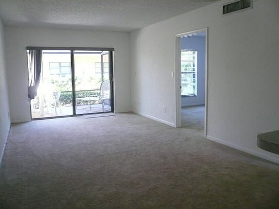 4th image of 231 N Collier Blvd #101