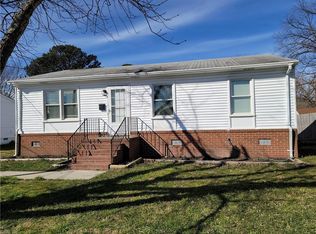 8 Skyland Dr, Hampton, VA 23663