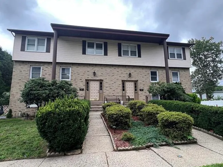 6 Daniel Ct #A — Photo 1