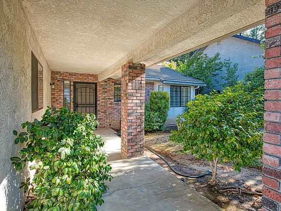4th image of 1751 E Brandon Ln