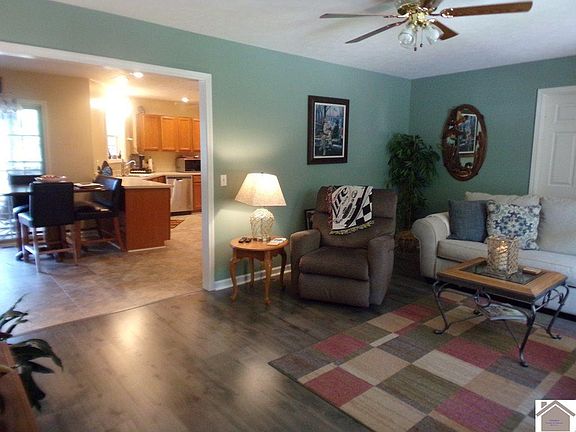 4th image of 11 Ellenwood Dr