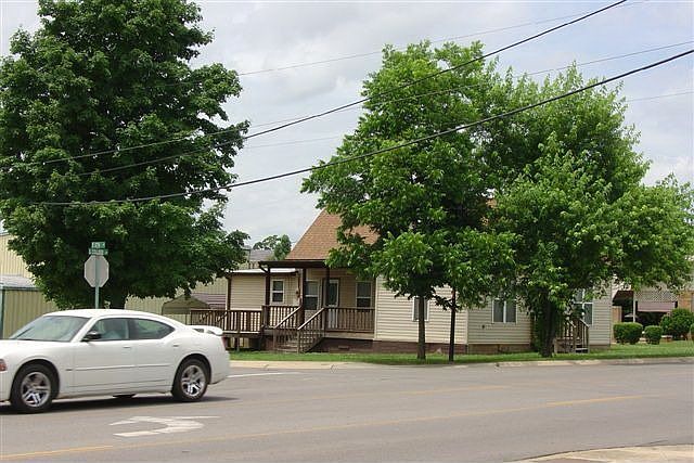 2nd image of 714 S College St