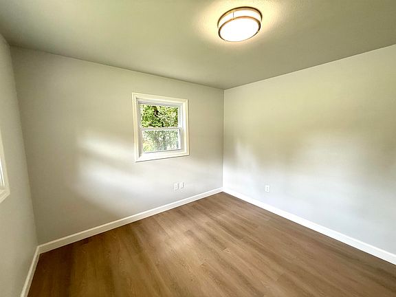 3rd image of 129 Tee St
