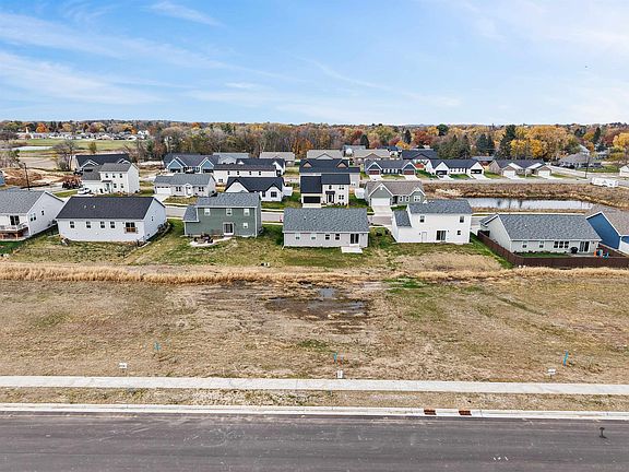 3rd image of 350 Wild Rose Way