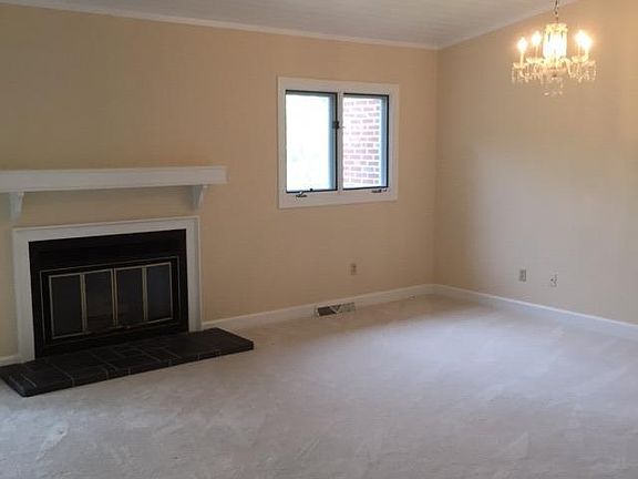 5th image of 203 Saint Paul Dr