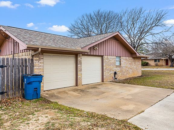 4th image of 133 Candice Dr N