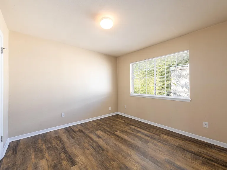 Twin Crest Dr — Photo 6