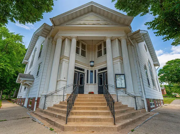 223 W Cooke St, Mount Pulaski, IL 62548