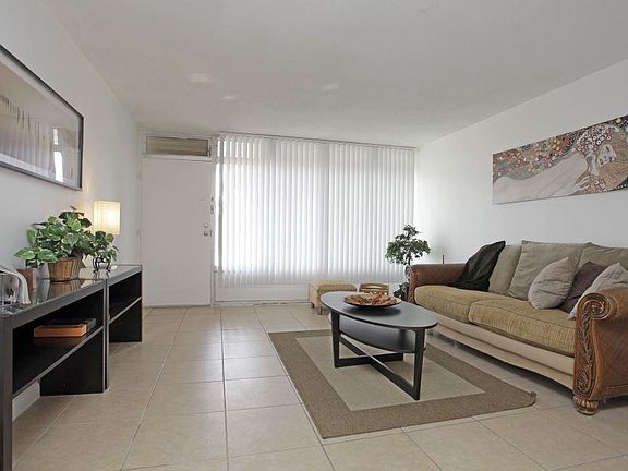 4th image of 3870 N Andrews Ave #131-25