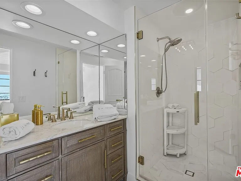 31500 Victoria Point Rd — Photo 33
