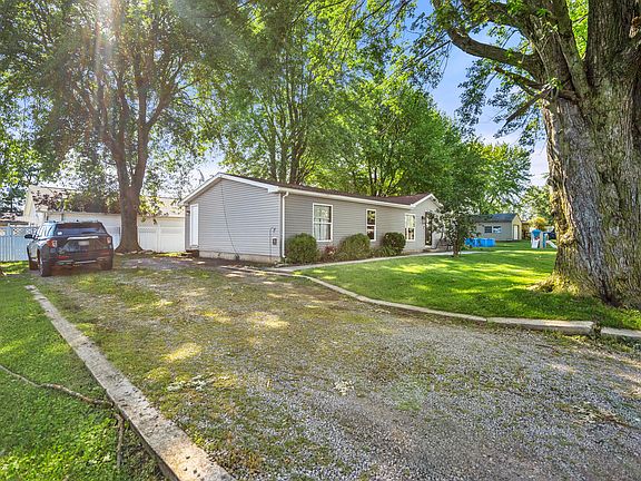 3rd image of 7452 Edison St