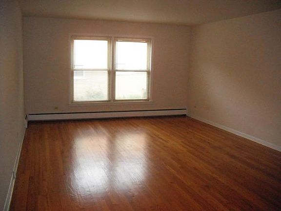 4th image of 1346 Woodview Ln APT 2S