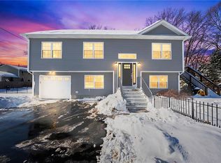 18 Anama Ave E, Rumford, RI 02916