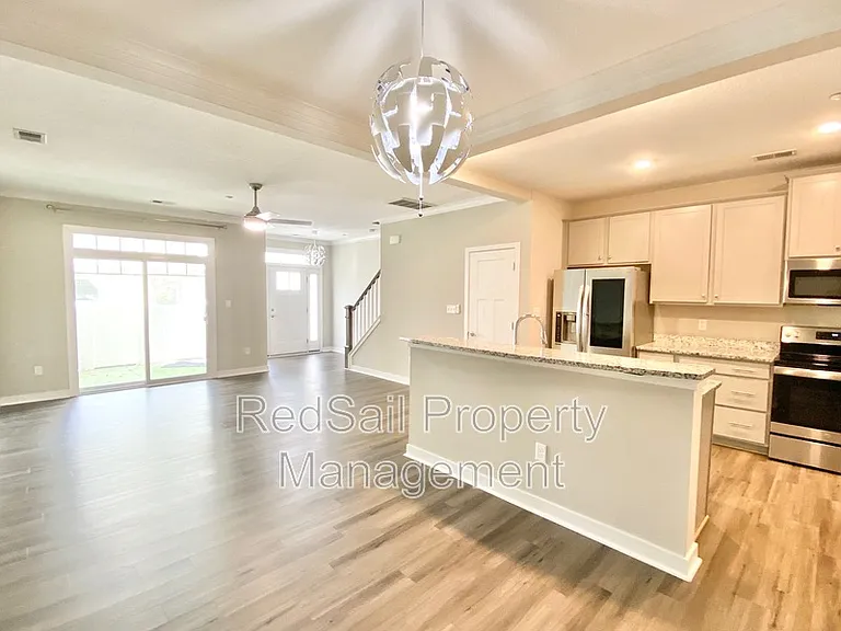 208 Fishers Ct — Photo 8