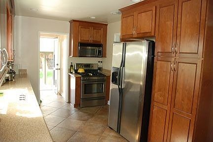 4th image of 631 Scottdale Ave