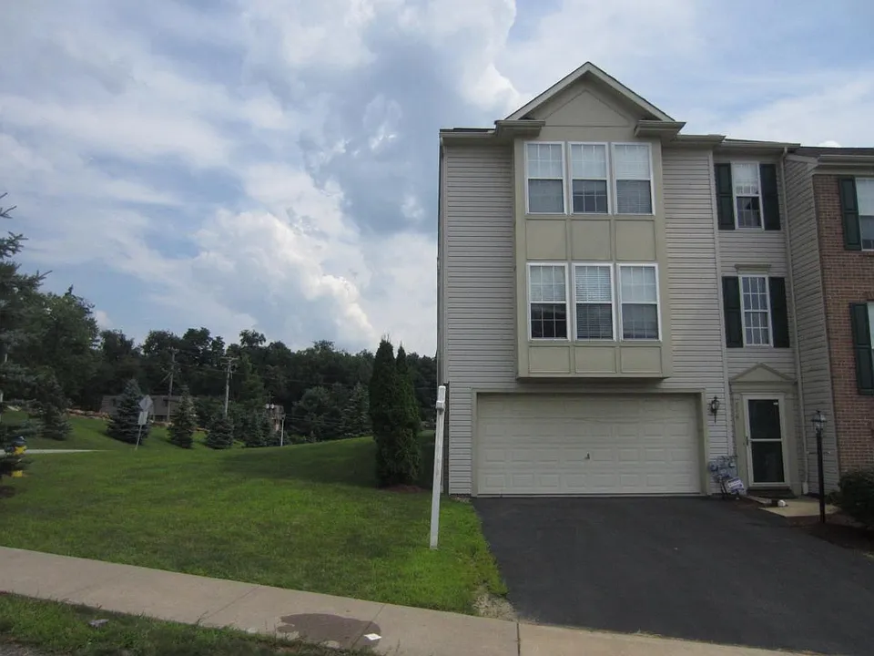 216 Blue Grass Cir