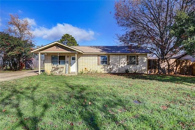 1st image of 134 Whispering Pines Dr