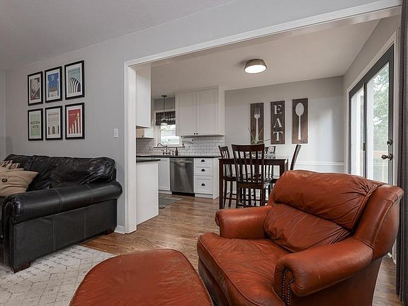 5th image of 913 Dunwich Dr