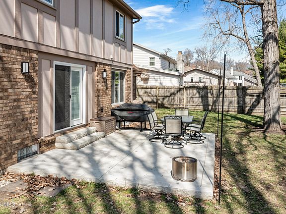 3rd image of 5246 Fredelia Dr