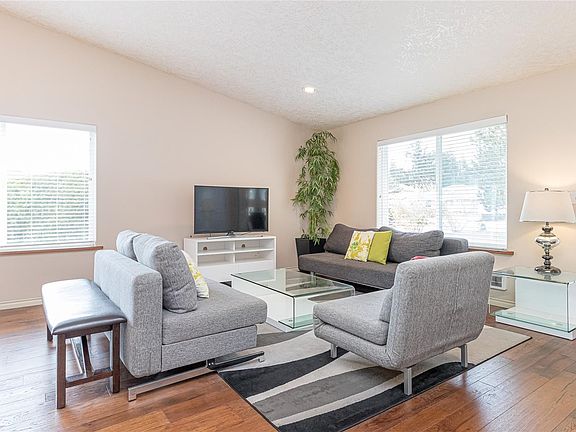 4th image of 3043 Raymur Pl