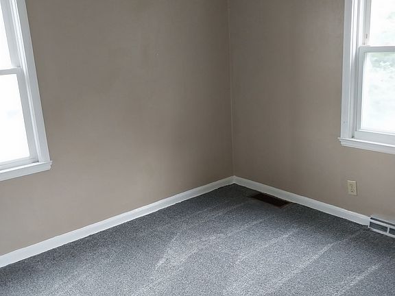 2nd image of 3014 S Main St