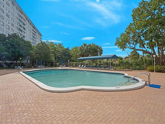 4th image of 4001 Hillcrest Dr APT 301