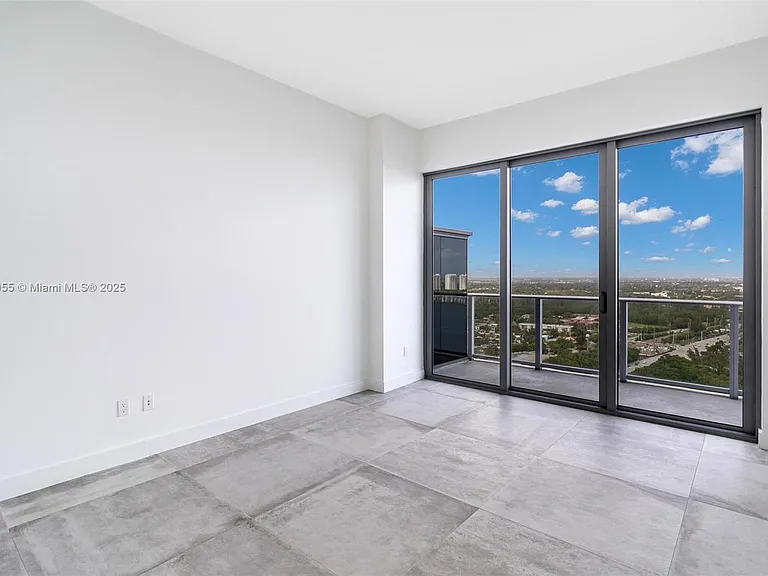 16385 Biscayne Blvd #4 — Photo 30