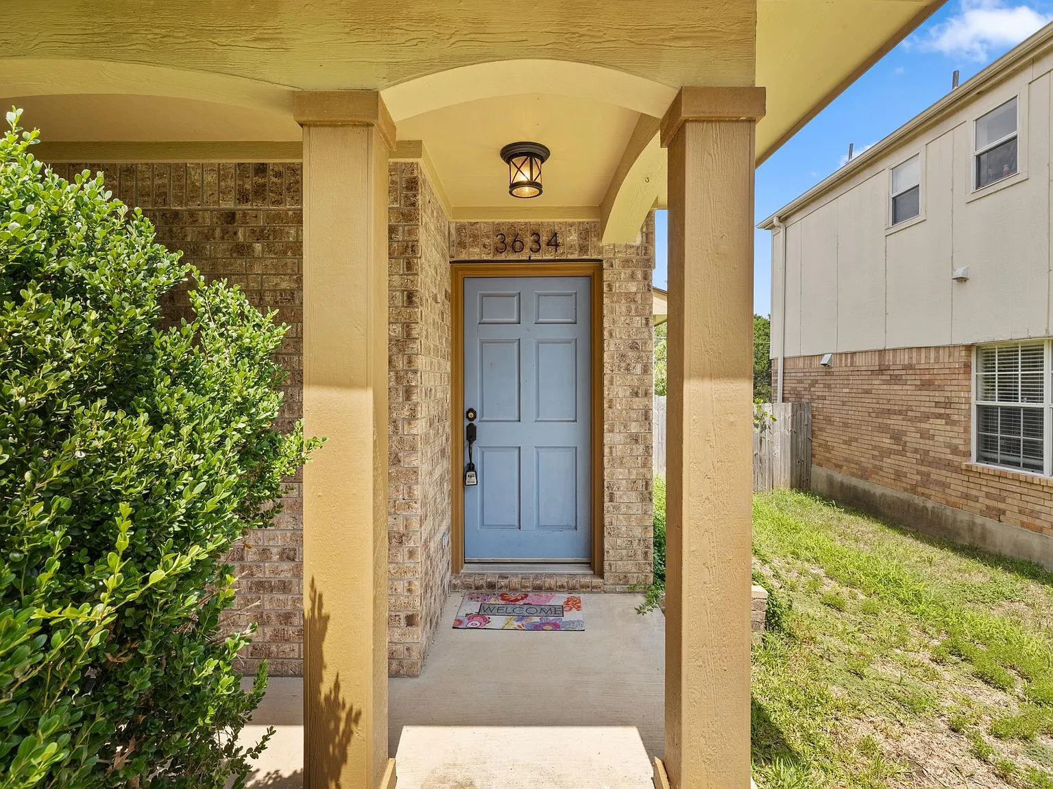 3 bed, 2.5 bath, 1912 sqft, $1,950 — Photo 4
