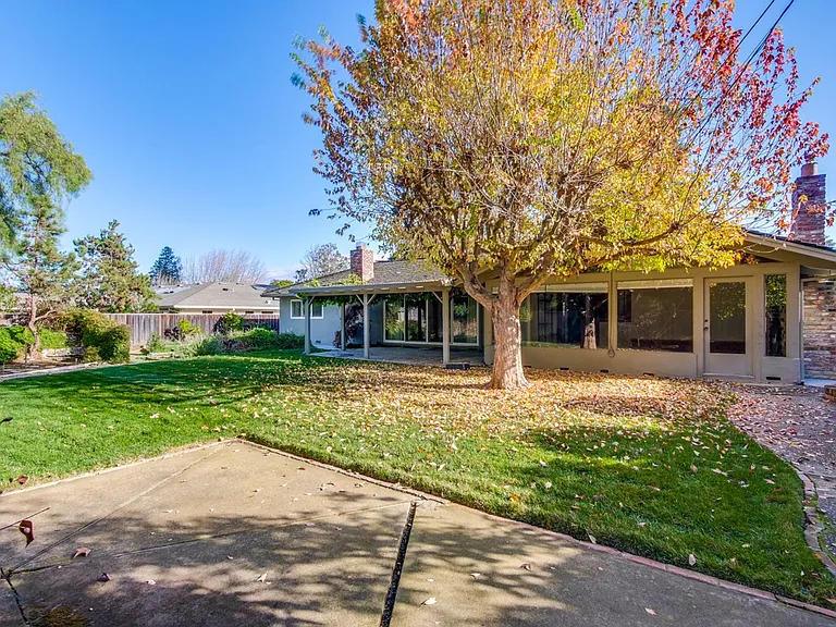 130 S Avalon Dr — Photo 65