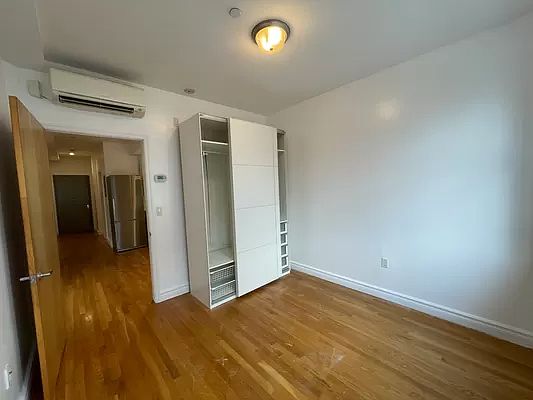 4th image of 2620 Jackson Ave APT 3A