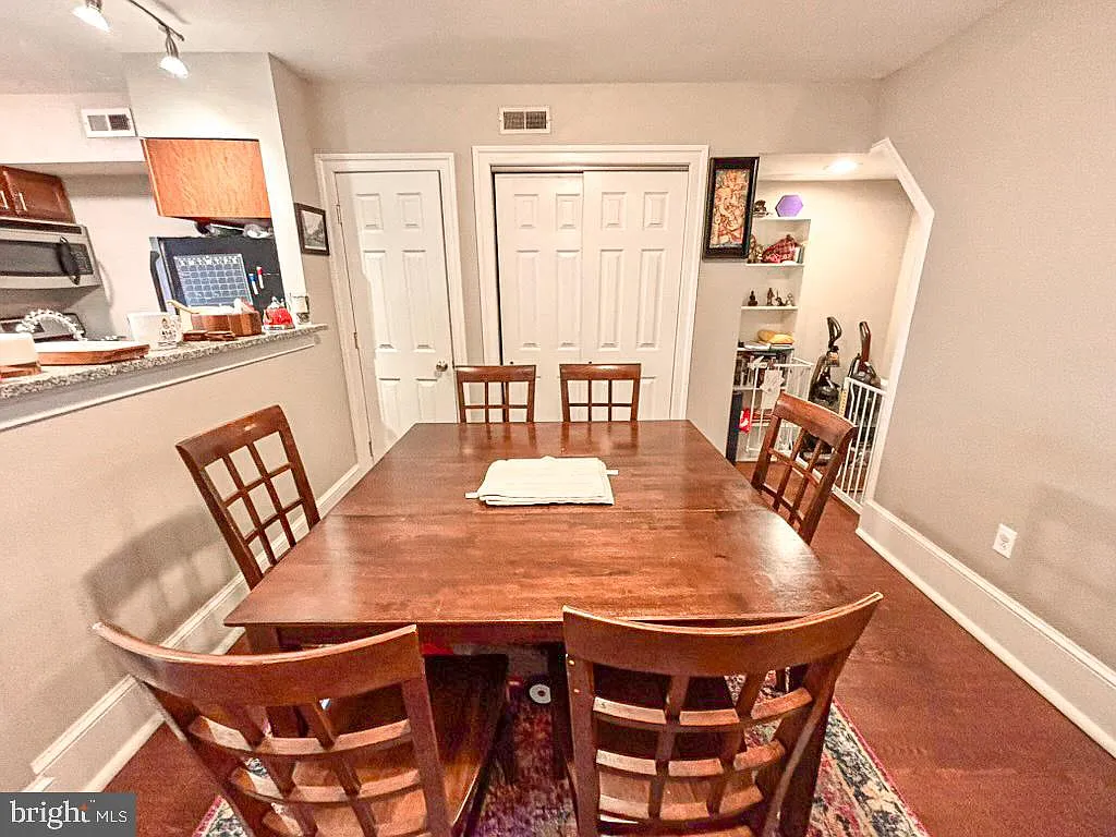 2 bed, 1.5 bath, 1252 sqft, $2,950 — Photo 4
