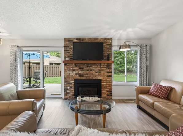 9601 Lonsdale Cir, Minnetonka, MN 55305