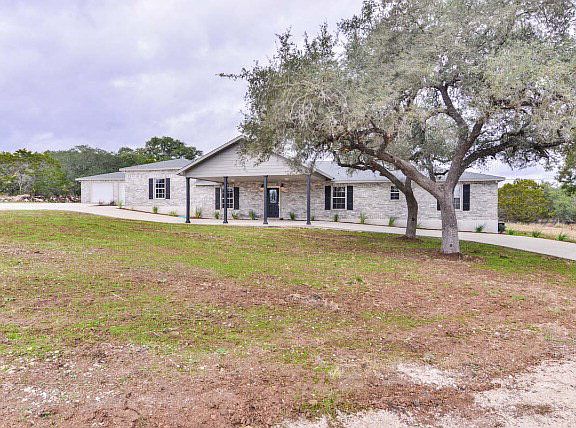 5th image of 3039 Oak Hollow Dr