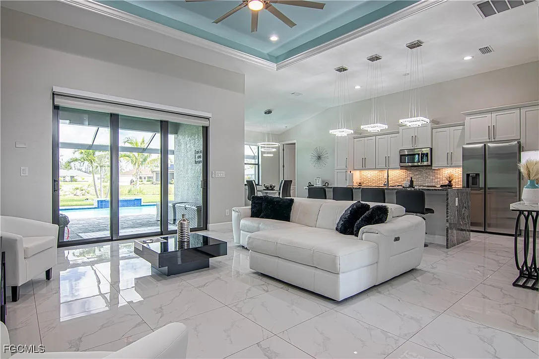 4 bed, 2.0 bath, 1838 sqft, $8,000 — Photo 3