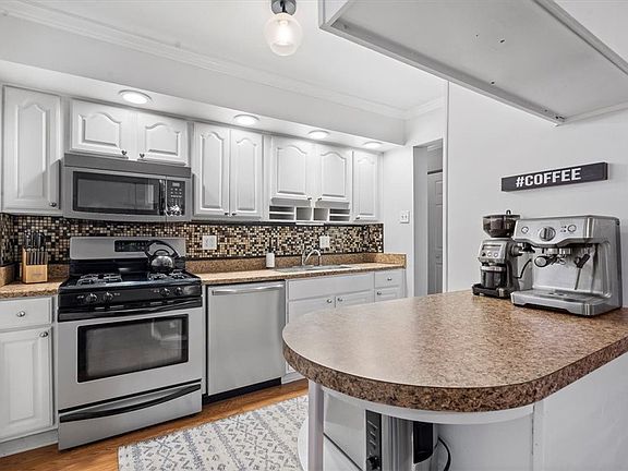 5th image of 108 Brookston Dr